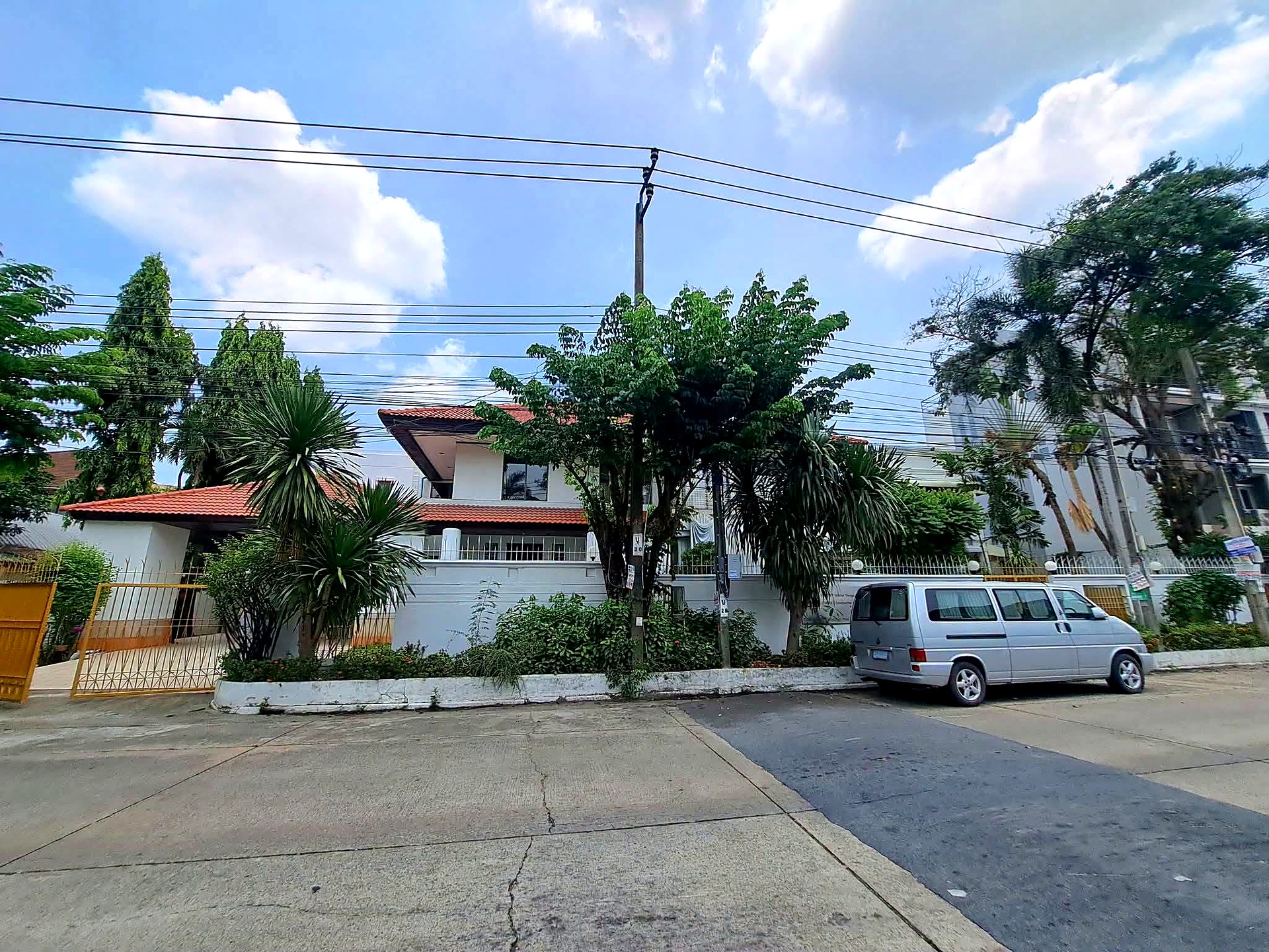 บ้านเดี่ยวหลังใหญ่ / Home Office ศรีนครินทร์ 45 · 7 ห้องนอน ใกล้ MRT ศรีนครินทร์ 38