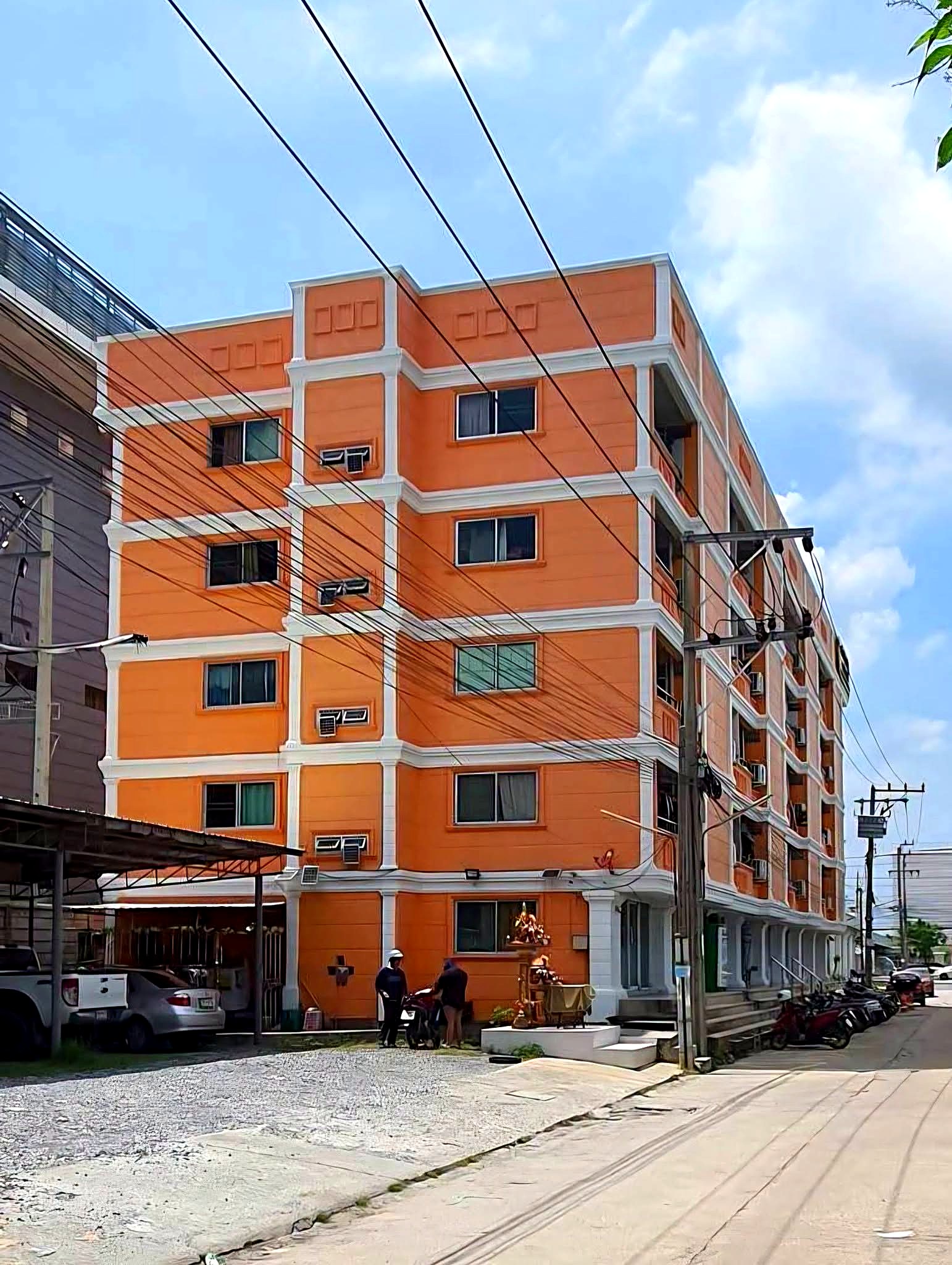 ขายอพาร์ทเม้นต์ 5 ชั้น 80 ห้อง ถนนหลวงแพ่ง ใกล้สุวรรณภูมิ · ที่ดิน 419 ตร.ว. · Yield 9–10% รูปที่ 1