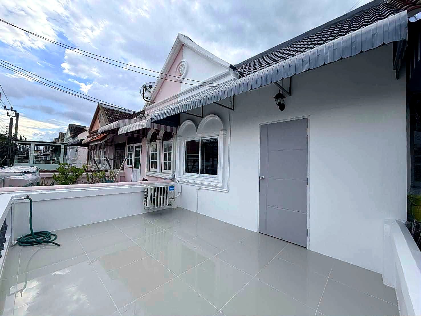 ทาวน์โฮม 2 ชั้น บ้านใหม่-เฟอร์ใหม่ วชิรธรรมสาธิต 57 · Pet Friendly · ใกล้ BTS ปุณณวิถี/MRT สวนหลวง ร.9 รูปที่ 2