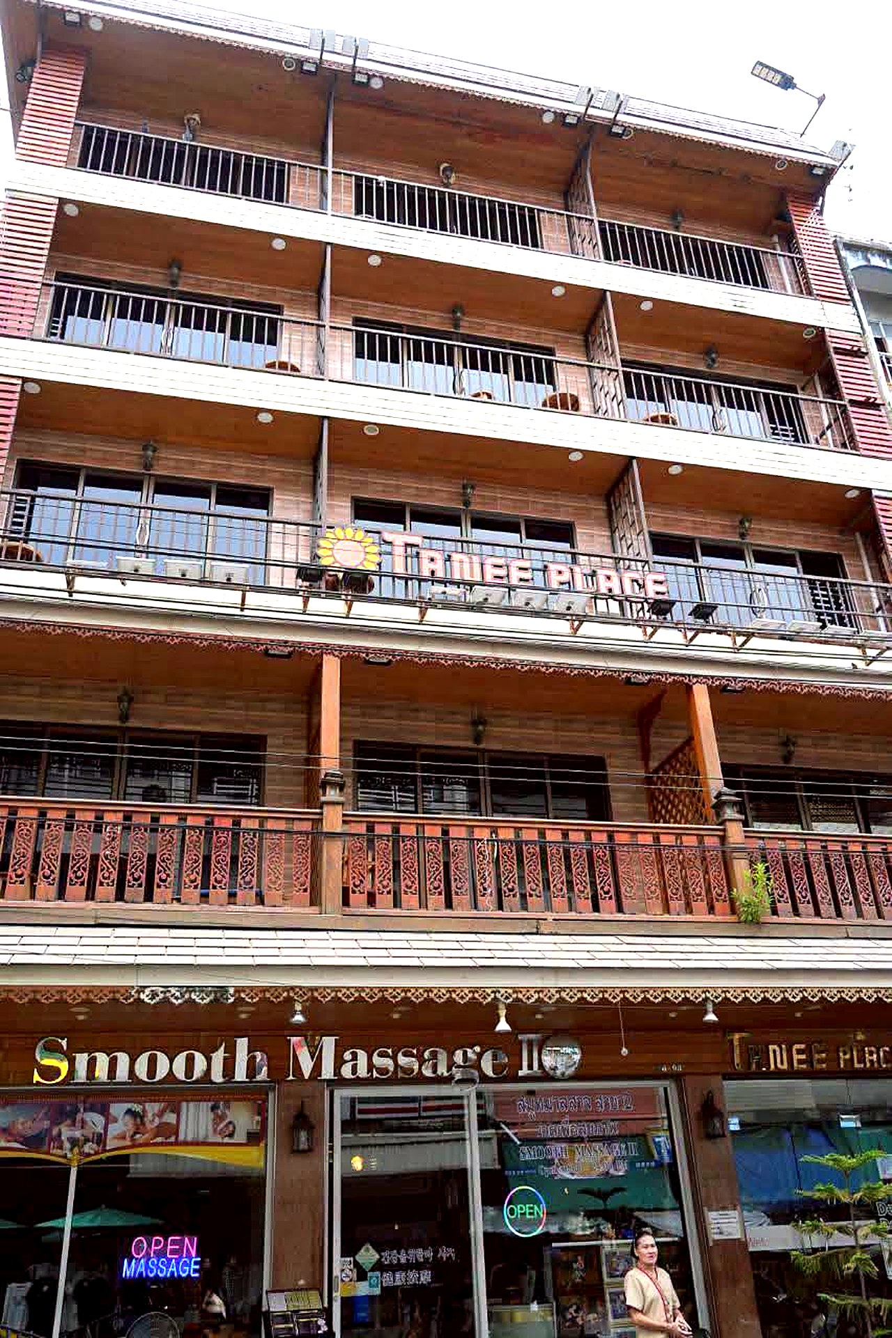 ขายโรงแรม Tanee Place ถนนตานี–ข้าวสาร · 24 ห้อง + ร้านนวด · กำไร 6–9 แสน/เดือน รูปที่ 7