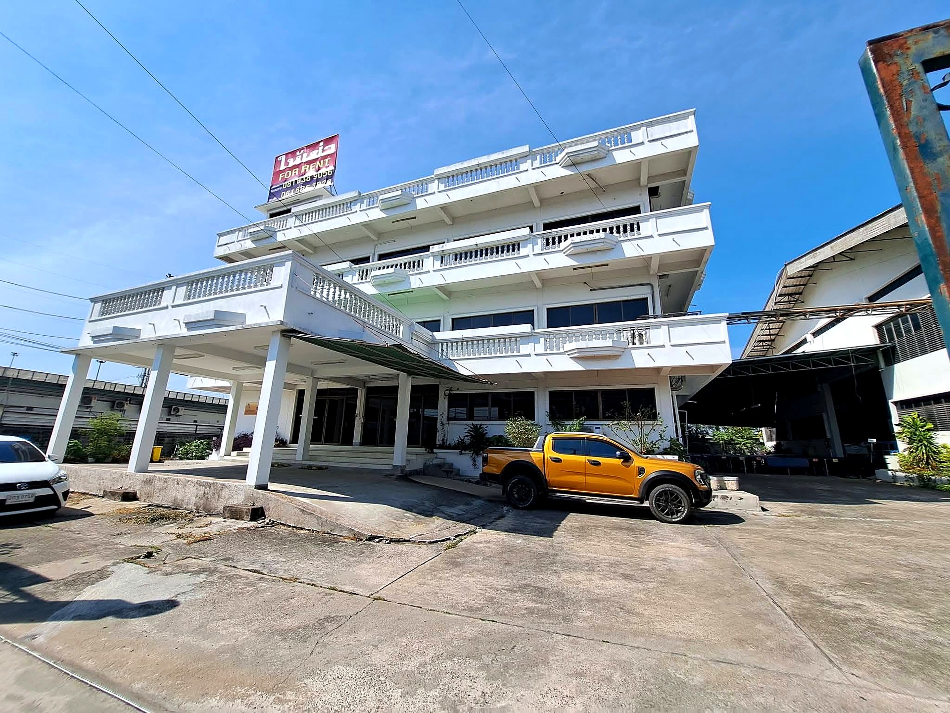 สำนักงาน/HQ 2,400 ตร.ม. ประเวศ–อ่อนนุช–พัฒนาการ · 150 บาท/ตร.ม. แบ่งเช่าได้
