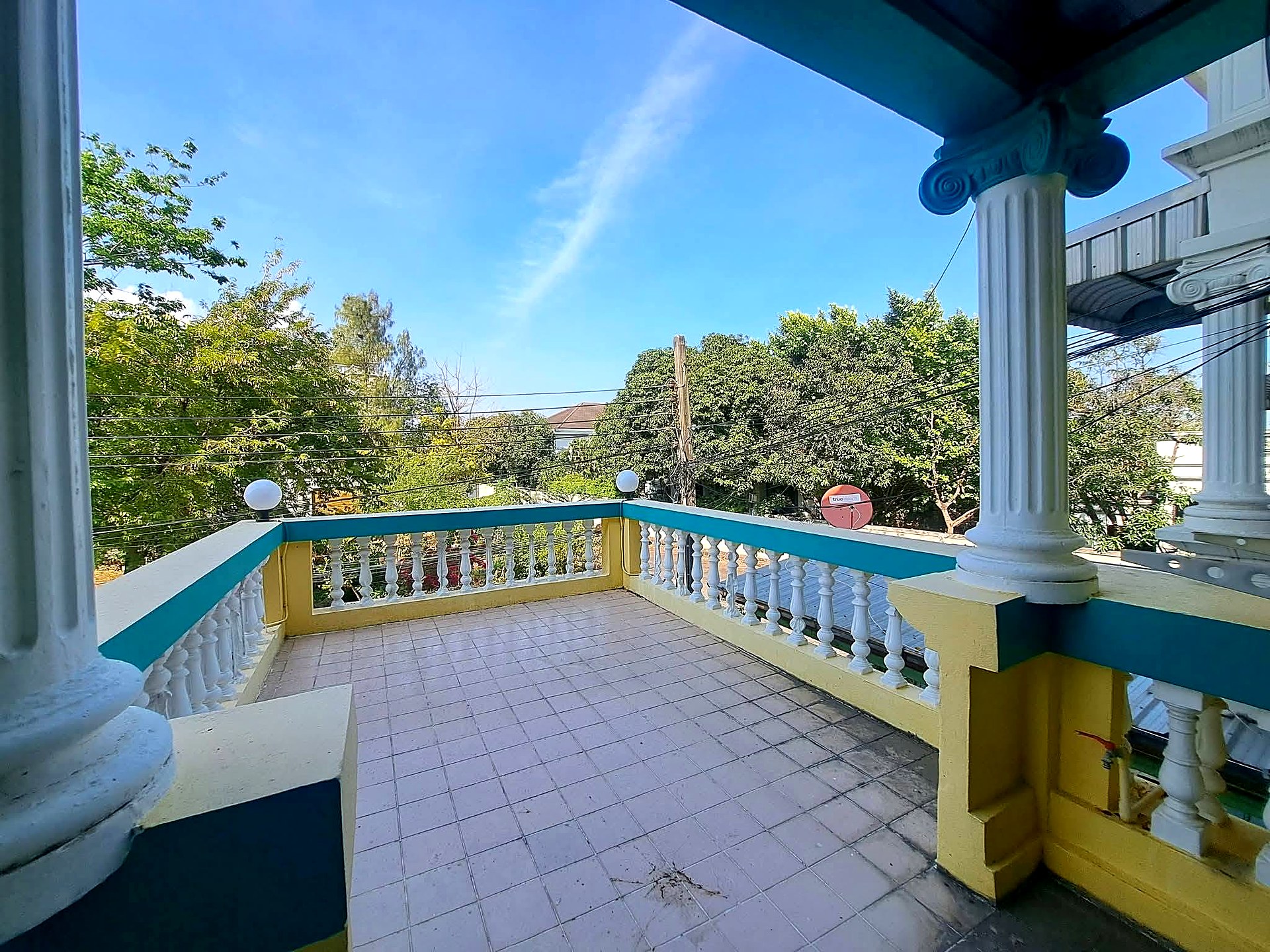 ทาวน์เฮ้าส์ 3 ชั้น 300 ตร.ม. สวนหลวงนิเวศน์ ตรงข้ามสวนหลวง ร.9 · รีโนเวทได้เต็มที่ · เช่า 20,000