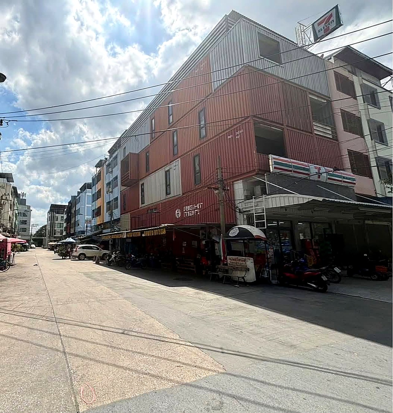ขายตึกแถว 2 คูหาหัวมุม 4.5 ชั้น สุขุมวิท 50 · มี 7-Eleven เช่า · Yield ~7% รูปที่ 21